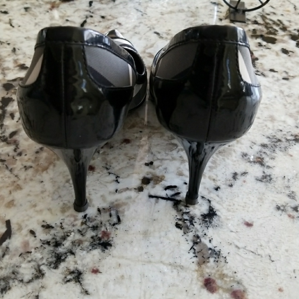 Authentic Burberry heels. - Picture 4 of 6
